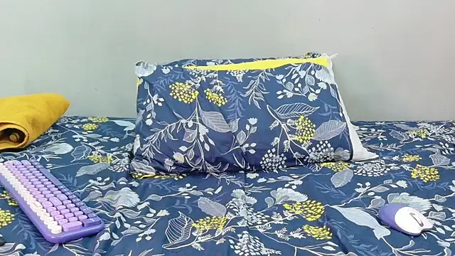 skinnyindiansluttt webcam