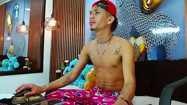 Skinny_cute_Alyer webcam