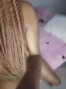 creamiequeen webcam