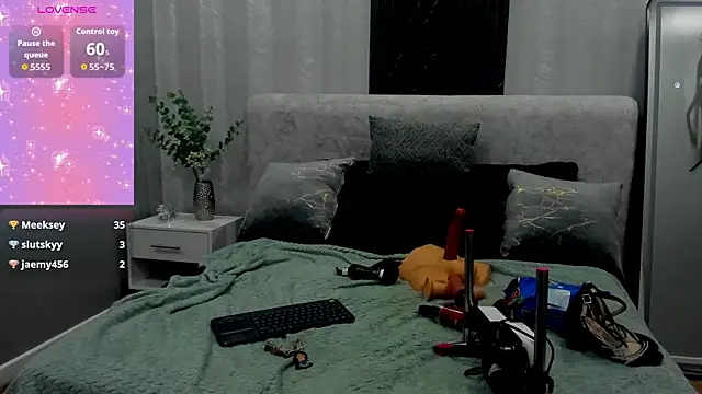 Lilii_Peach webcam