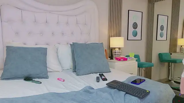 caitlynmiller (T teen) - Striptease