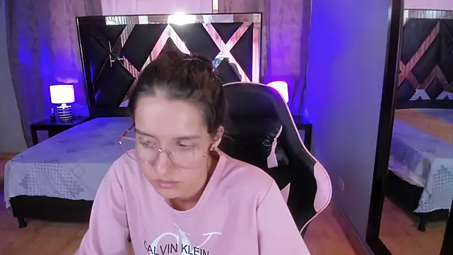 Linda4Petite webcam