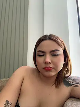 Beella1_ live cam on StripChat