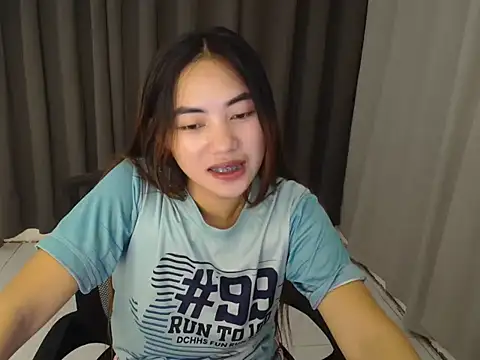 sexybabedine live cam on StripChat
