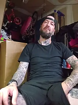 beardedtattood (Ask my age) - Let get this dick super hard 😈😈