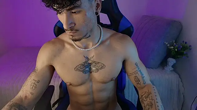 Thomas_Fit1 live cam on StripChat