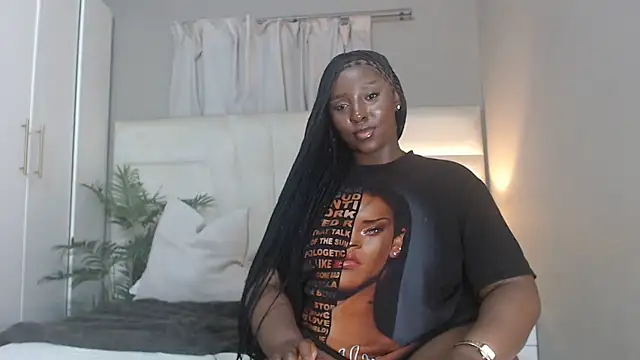 naughtyblackdolie live cam on StripChat