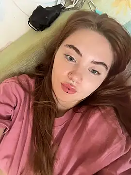 LunaMillie live cam on StripChat