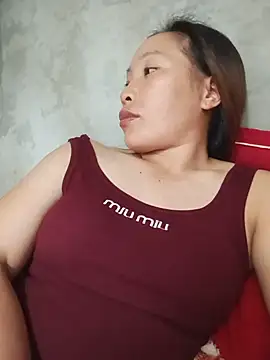 Evelyn-n live cam on StripChat
