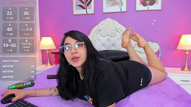 YayaQueen live cam on StripChat
