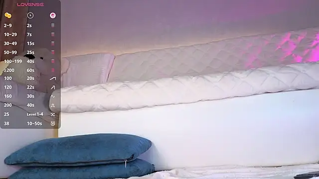 Ellijoys live cam on StripChat