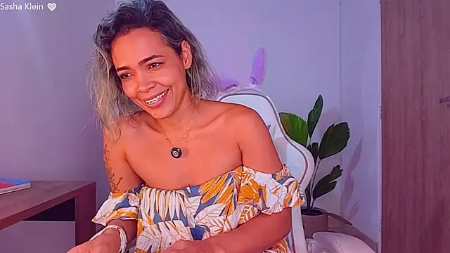 SashaKlein live cam on StripChat