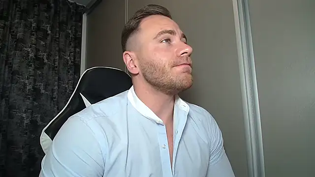 Thori92 live cam on StripChat