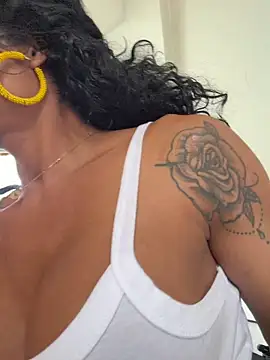 HOT_LADY_777 live cam on StripChat