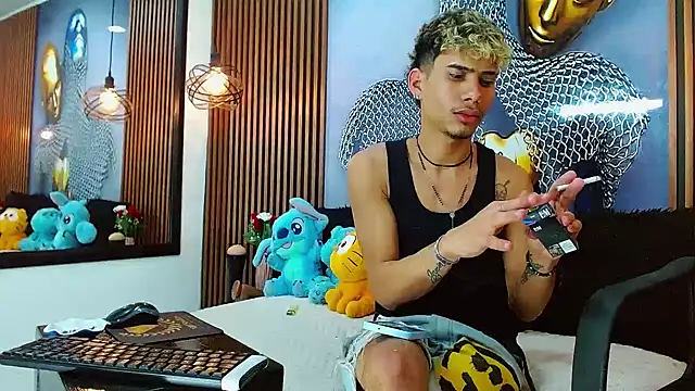 Skinny_cute_Alyer webcam