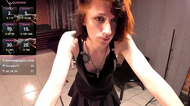 MickeQuinee live webcam show