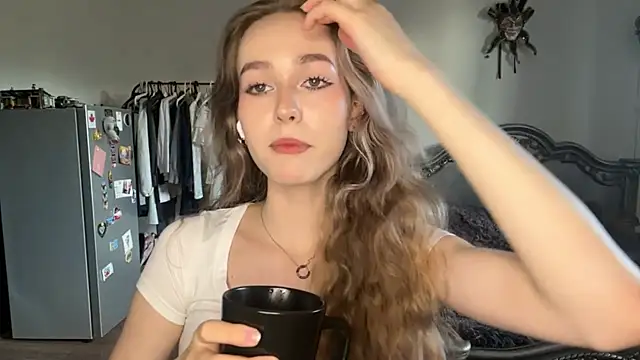ShyandSkinnyAlice live webcam show