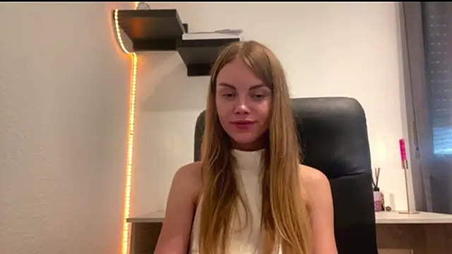 SunnyStrike live webcam show