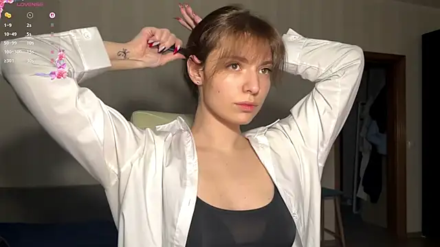LorinaSpero live cam on StripChat