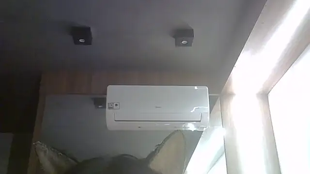 SkinnyKitten live cam