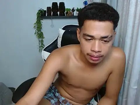curlyasian_njxx