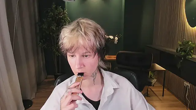 Senpai_Sins live cam on StripChat