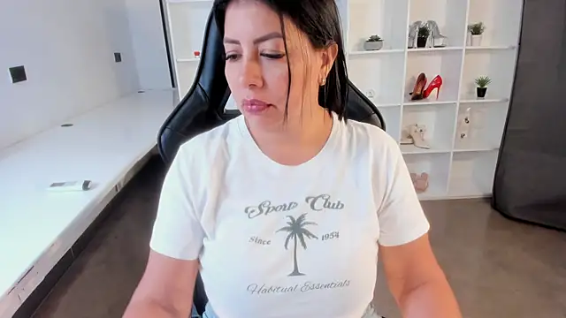 natural_bigboobs live sex cam