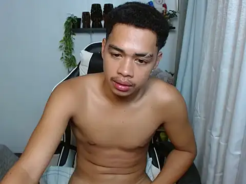 curlyasian_njxx