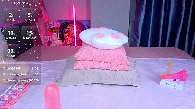 BlondieSummer webcam