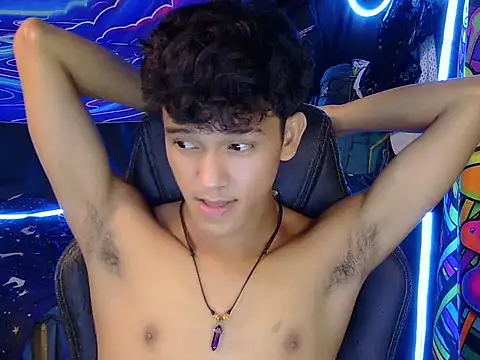 hugekenbigcock live cam on StripChat