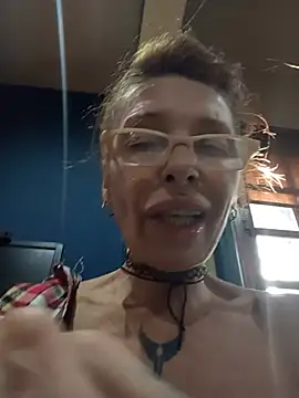 FrozenWaffle live cam on StripChat