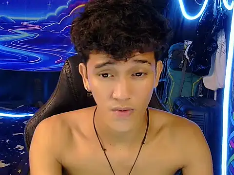 hugekenbigcock live cam on StripChat