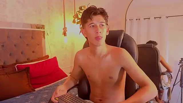 dave_eliot (M twink) - twerking with oil x5min