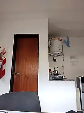 alejandro83bsf (Ask my age) - Paja y leche en vivo