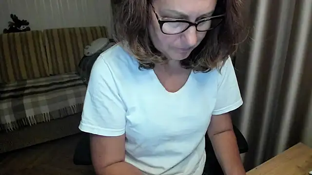 lauraoven live webcam show