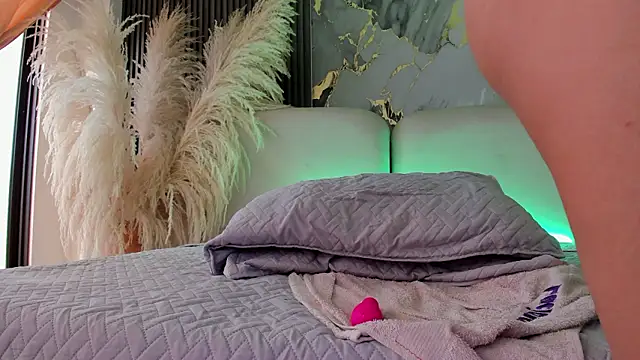 CarolineFyre live cam on StripChat