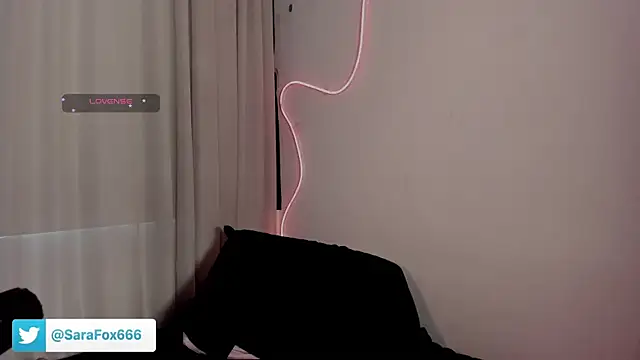 Sara_Foxx1 webcam