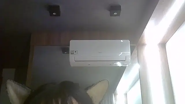 SkinnyKitten live cam on StripChat
