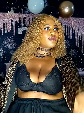 AmazonianMistress live cam on StripChat