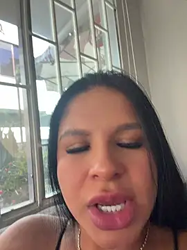Elara_Luxe webcam