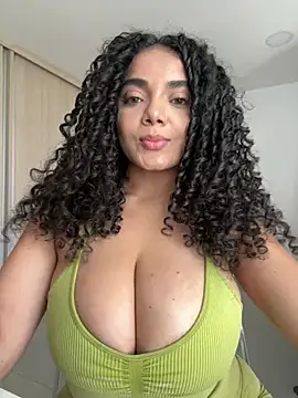 Curlyierr live cam