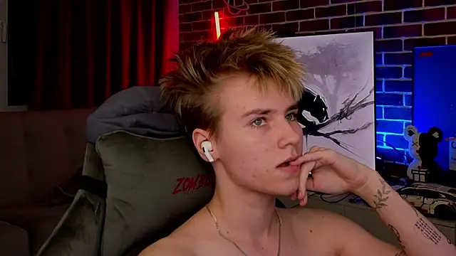 jean_willson (F teen) - breast massage close to camera