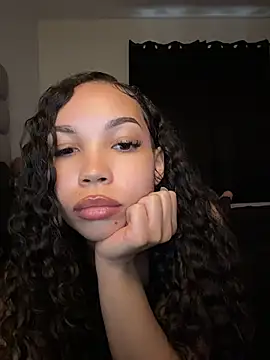 nikkiloveee
