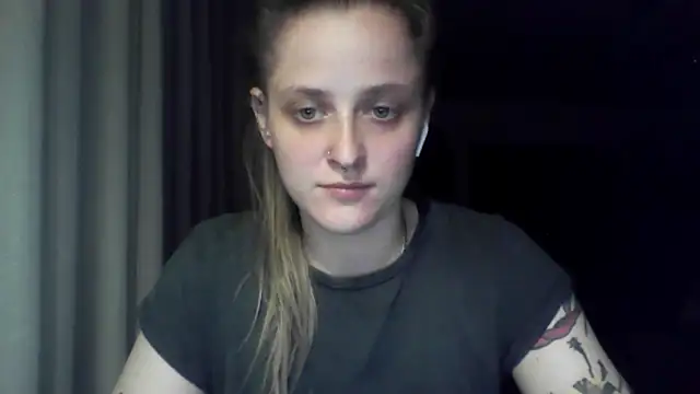 LeaWetGirl webcam
