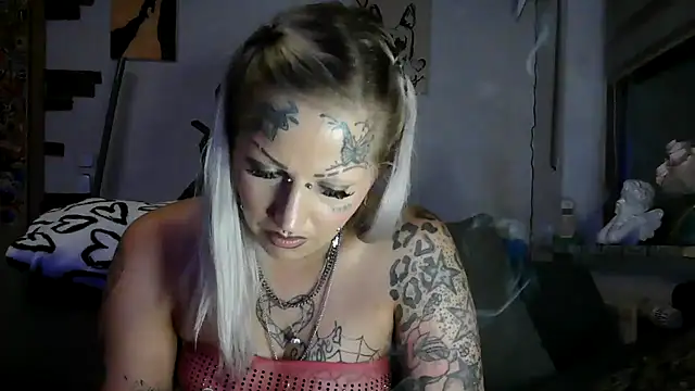 RoxxyInk live cam on StripChat