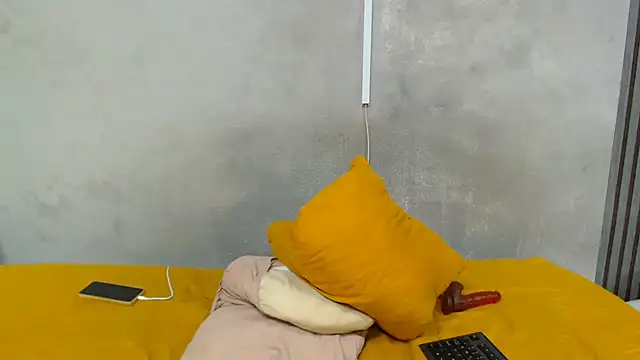 kinkynaghty live cam on StripChat