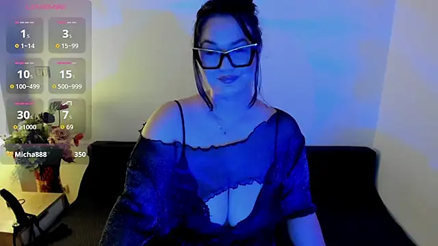 Laura_sinner live cam on StripChat