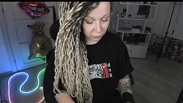 HoneySallyMoore live cam on StripChat