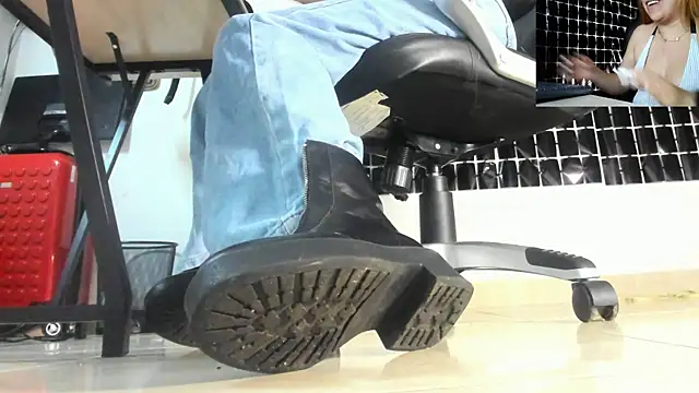 MissAlmaFenix live cam on StripChat