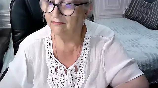 LolkaAlyss live cam on StripChat